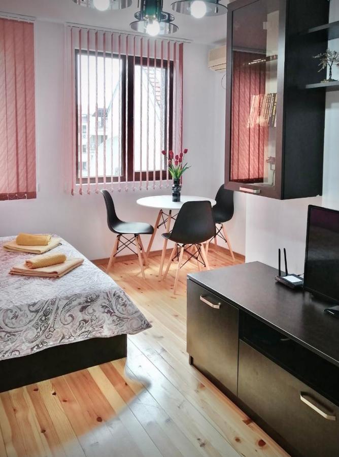 Bright Central Studio For 4 In Burgas Екстер'єр фото